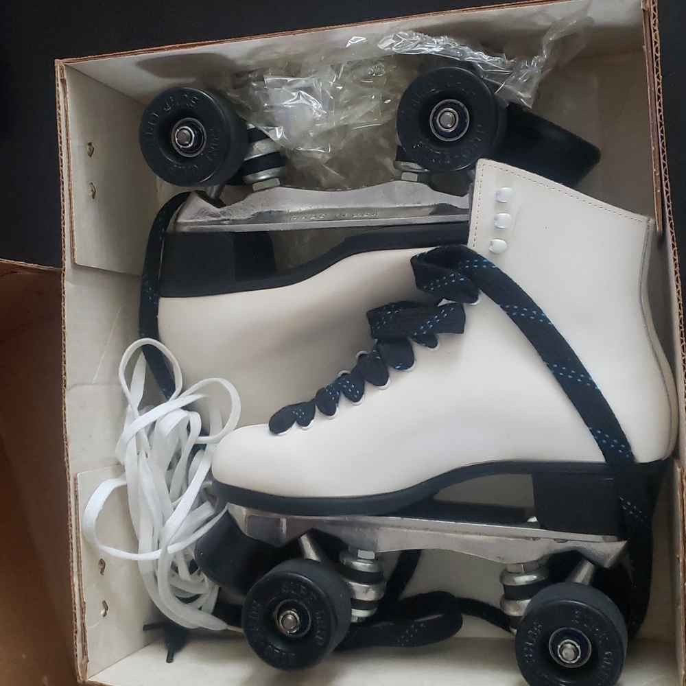 Riedell white women's size 6 roller skates